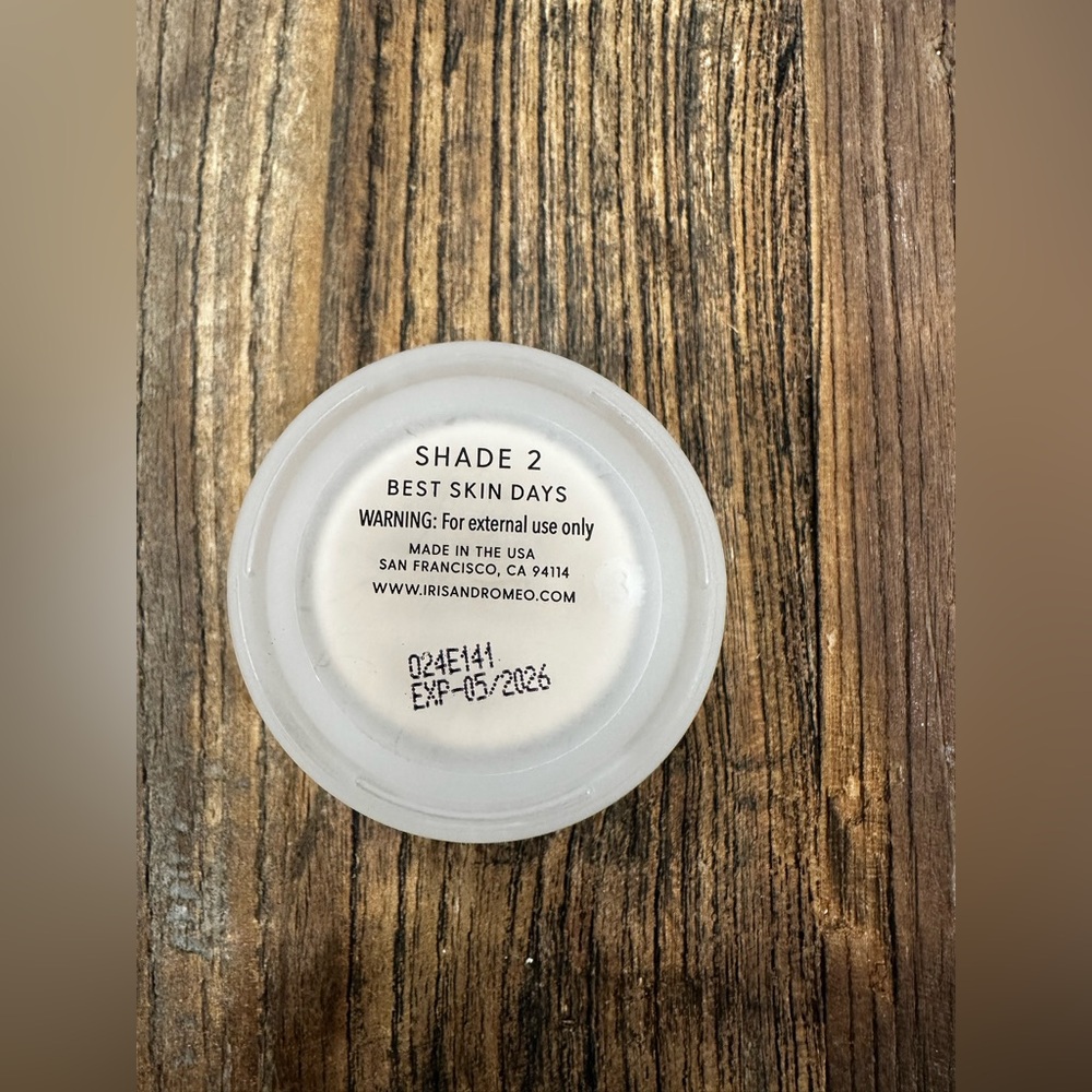 Iris and Romeo Best Skin Days 5-in-1 Skincare - skin tint - Picture 2 of 4